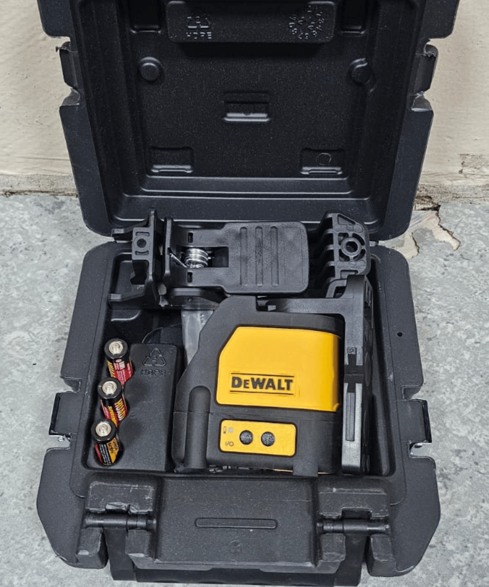 Dewalt 4 line laser level UAE