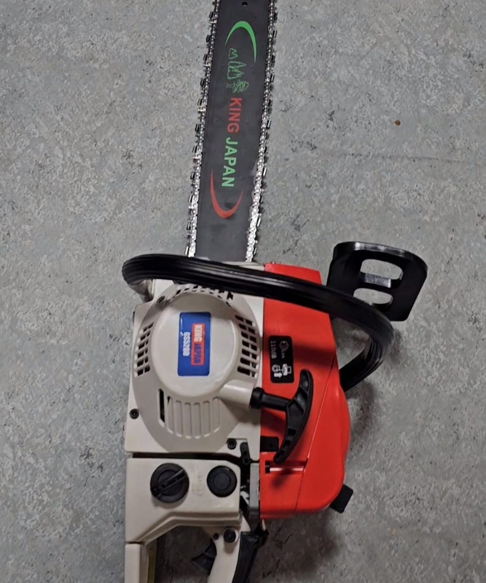 King Japan Petrol Chainsaw for Cutting Wood 20'' 2000W 7500rpm